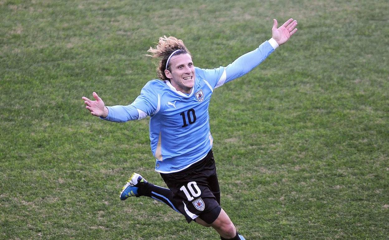 Diego Forlán en uno de sus partidos en Uruguay.