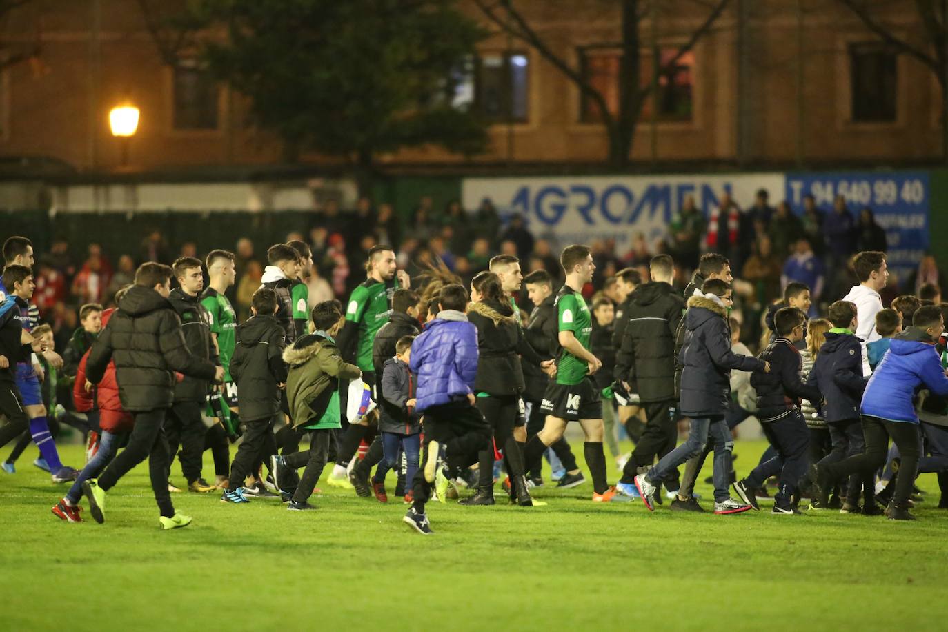 Fotos: Fiesta en Sestao en el derbi copero