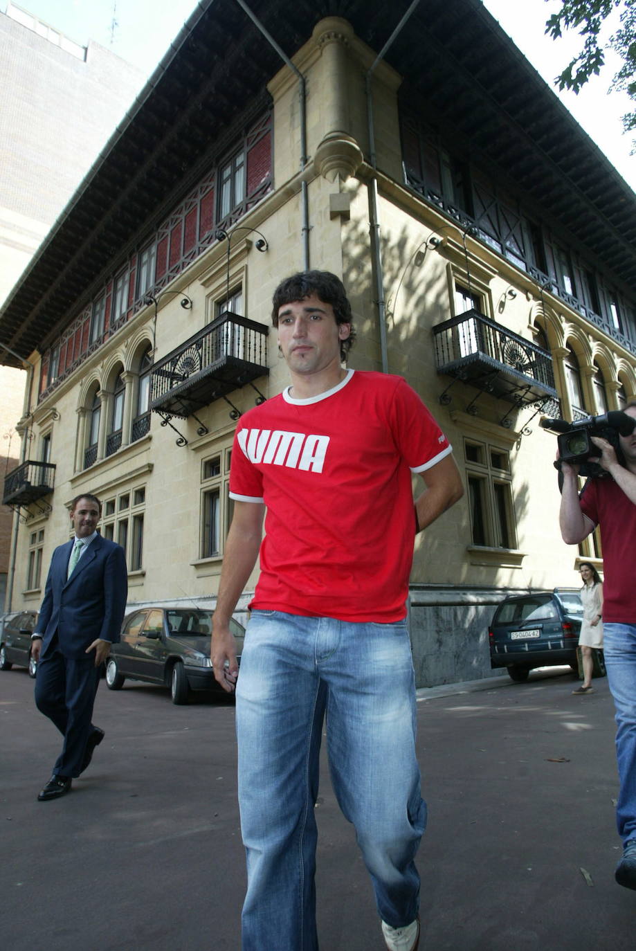 Zubiaurre abandona Ibaigane tras ser presentado el 1 de julio de 2005. La denuncia de la Real retrasó su incorporación al primer equipo.Ignacio Pérez