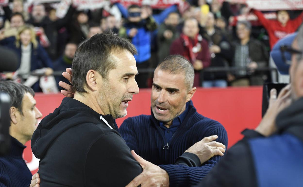 Garitano y Lopetegui se saludan antes del partido jugado en enero de este año. 