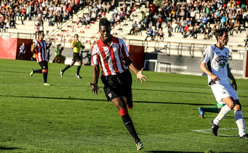 Iñaki Willliams recorrió las categorìas inferiores hasta llegar al primer equipo. En la imagen, celebra un gol con el Bilbao Athletic.