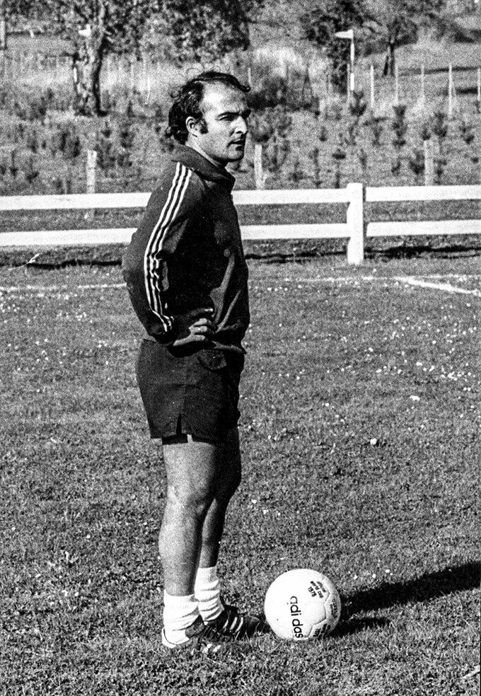 Iñaki Sáez jugó en el Athletic, fue un maestro en la formación de futbolistas en Lezama y fue el primer técnico español en lograr un título mundial de fútbol.