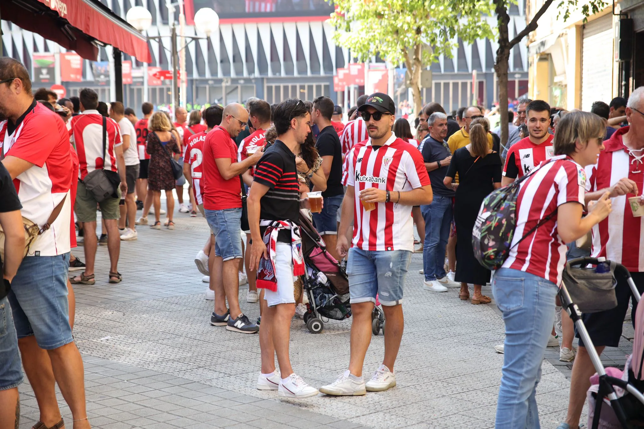 Fotos: Buen ambiente para el Athletic-Mallorca