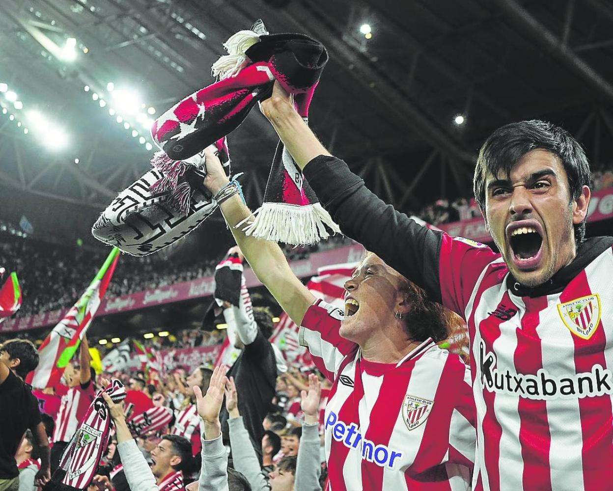 La afición de San Mamés disfrutó del partido y la goleada que le endosó el Athletic al Almería. 