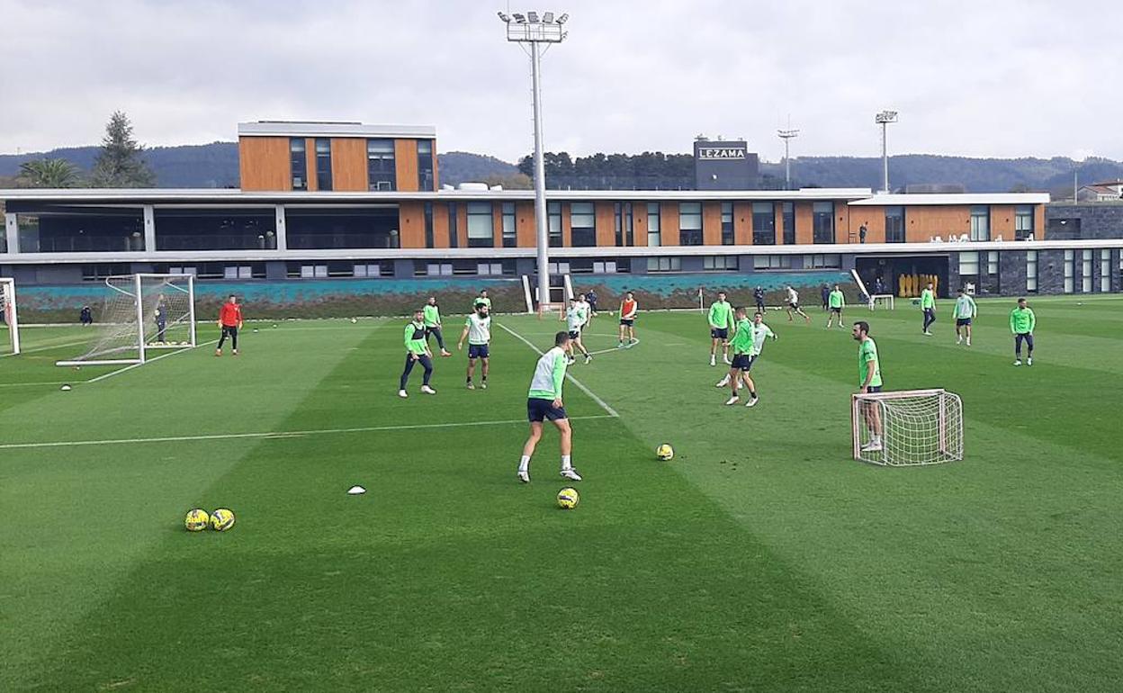 Los jugadores del Athletic se entrenan este miércoles en Lezama y mañana tendrán día libre. 