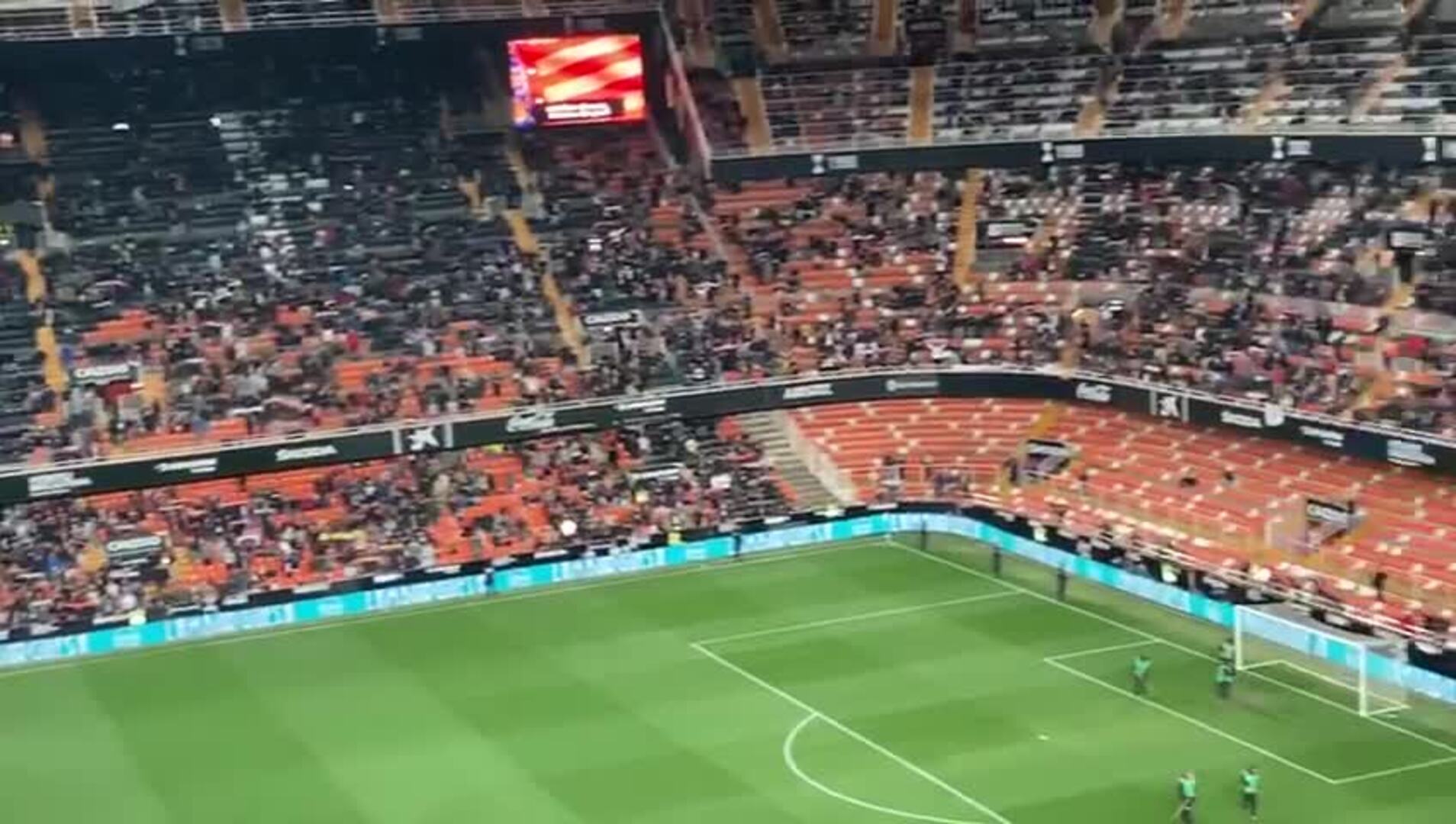 Valencia y Athletic saltan al terreno de juego