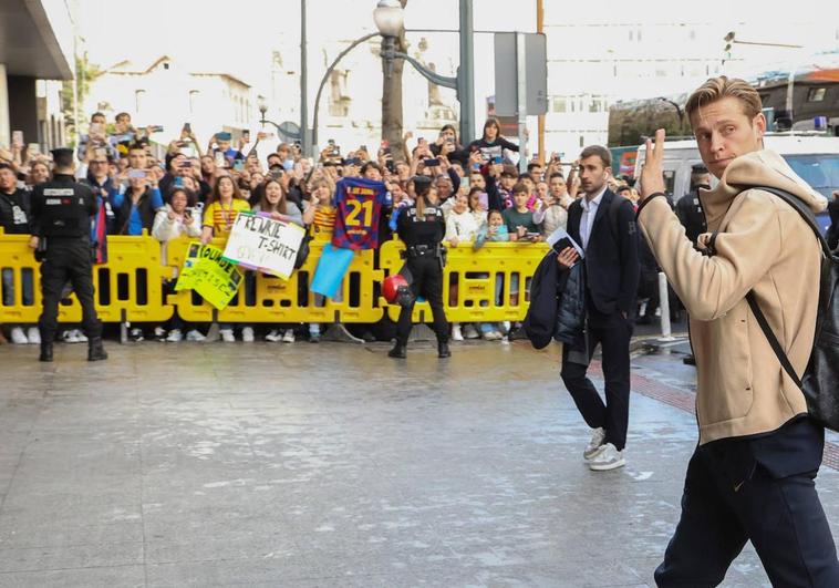 El Barça llega a San Mamés asediado por el 'caso Negreira'