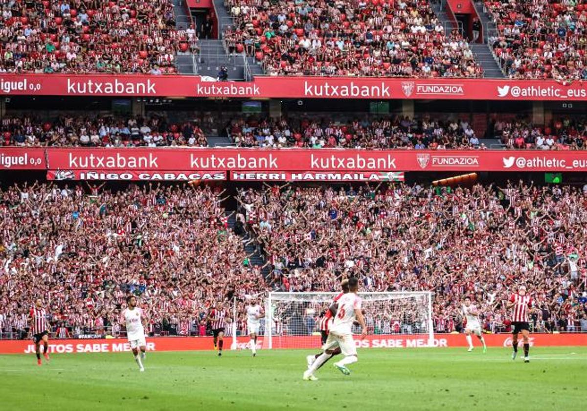 Aspecto de la Grada de Animación en el partido ante el Sevilla (0-1)