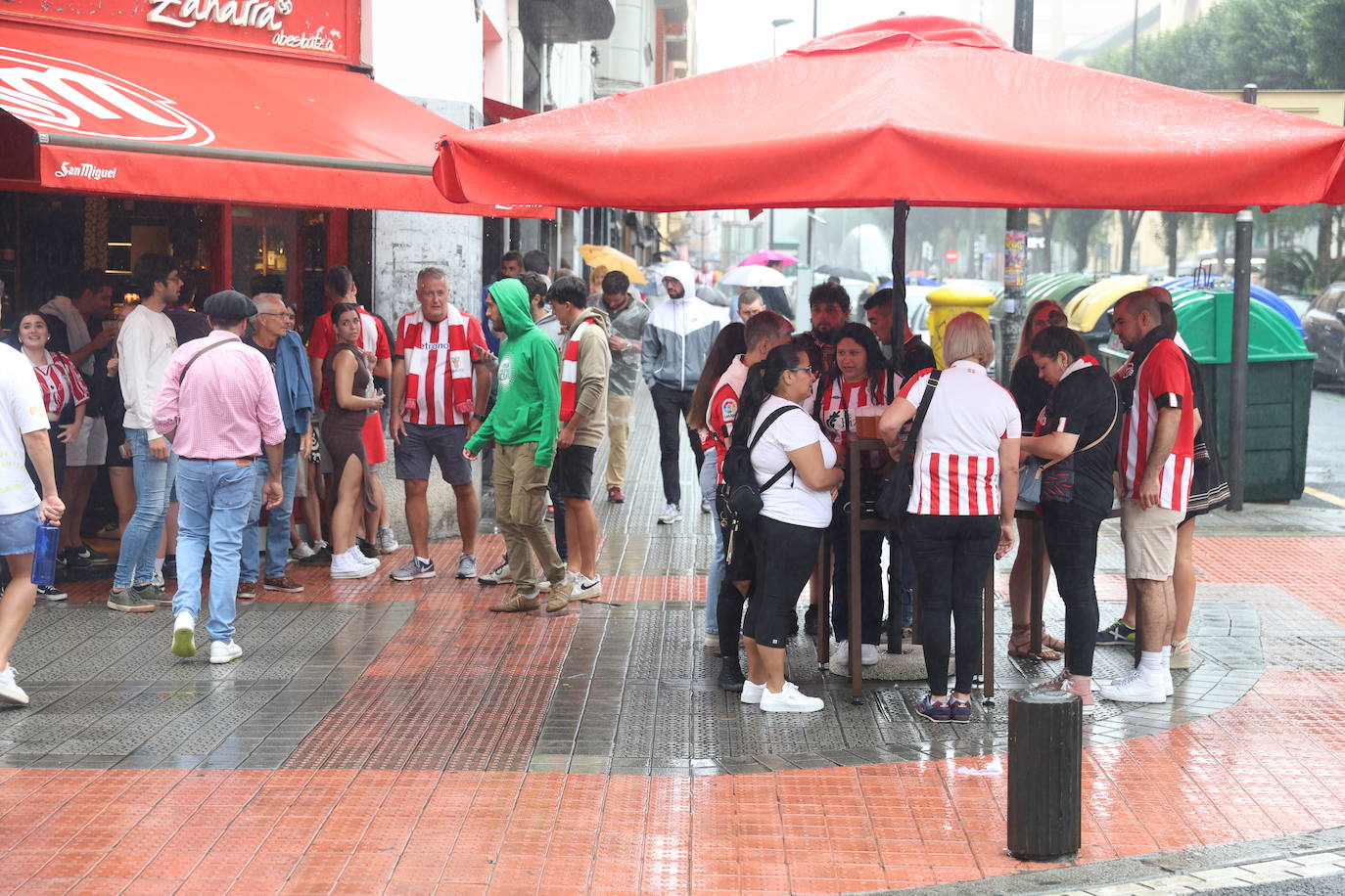 La lluvia enfría el ambiente en Pozas antes del partido contra el Real Madrid