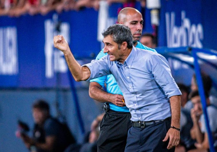 Valverde a Sancet tras la roja: «Hay que aguantar el tirón»