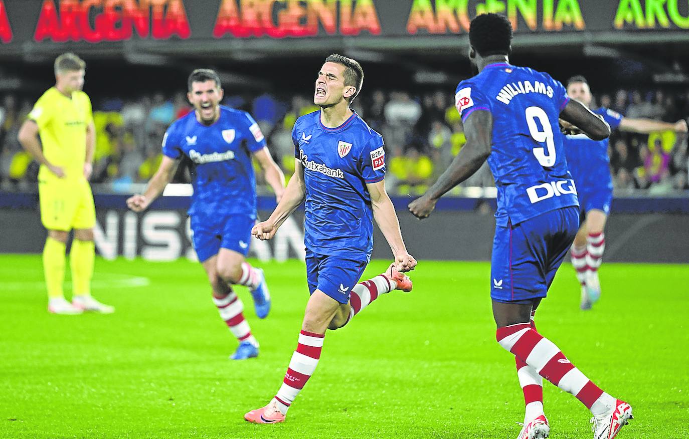 Galarreta celebra el primer gol que anotó el Athletic en La Cerámica frente al Villarreal.