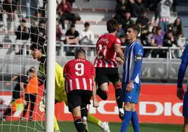 Izeta y Mattheus han anotado los goles del Bilbao Athletic.