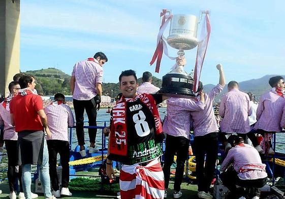 El bonito gesto de Mikel González con los clubes convenidos del Athletic durante la gabarra