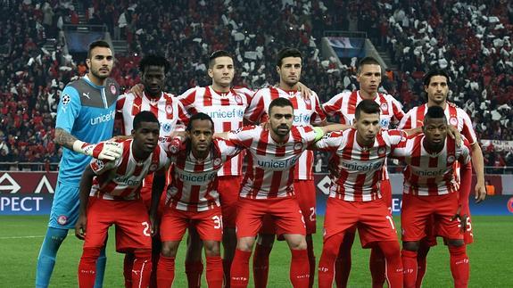 Jugadores del Olympiacos durante un partido de la Champions.