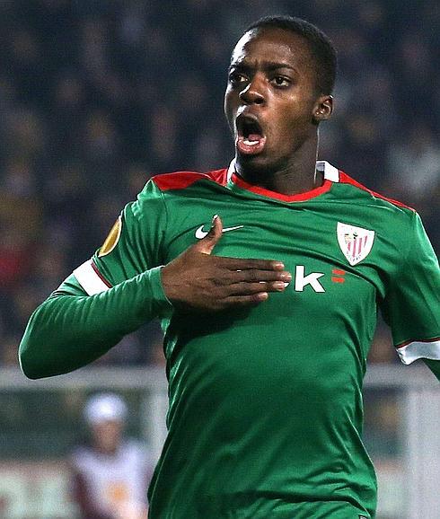 Iñaki Williams celebra el tanto que marcó al Torino en el Comunale.