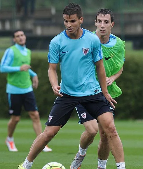 Ruiz de Galarreta y Guillermo, durante un entrenamiento en Lezama.
