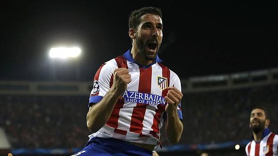 Raúl García celebra un gol con el Atlético en Champions.