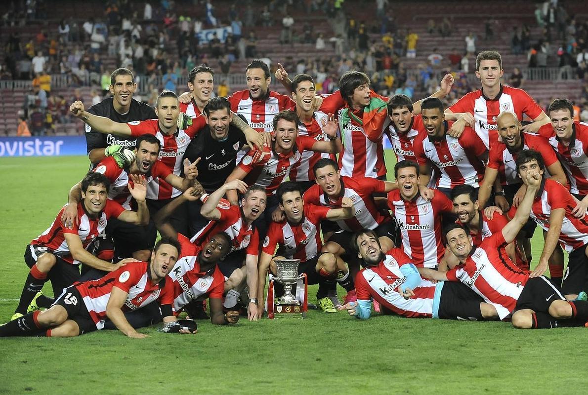 Los jugadores del Athletic celebran la conquista de la Supercopa.