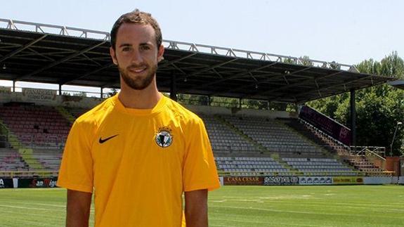 Odei Onaindia con la segunda equipación del Burgos CF.