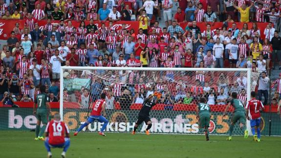 Iraizoz para el penalti a Ismael López.