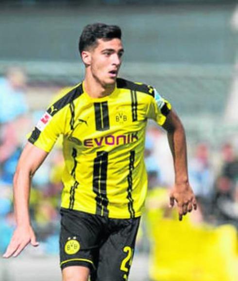 Merino con la camiseta del Dortmund.