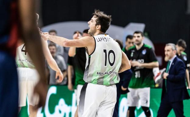 Laprovittola celebra una canasta ante el Baskonia.