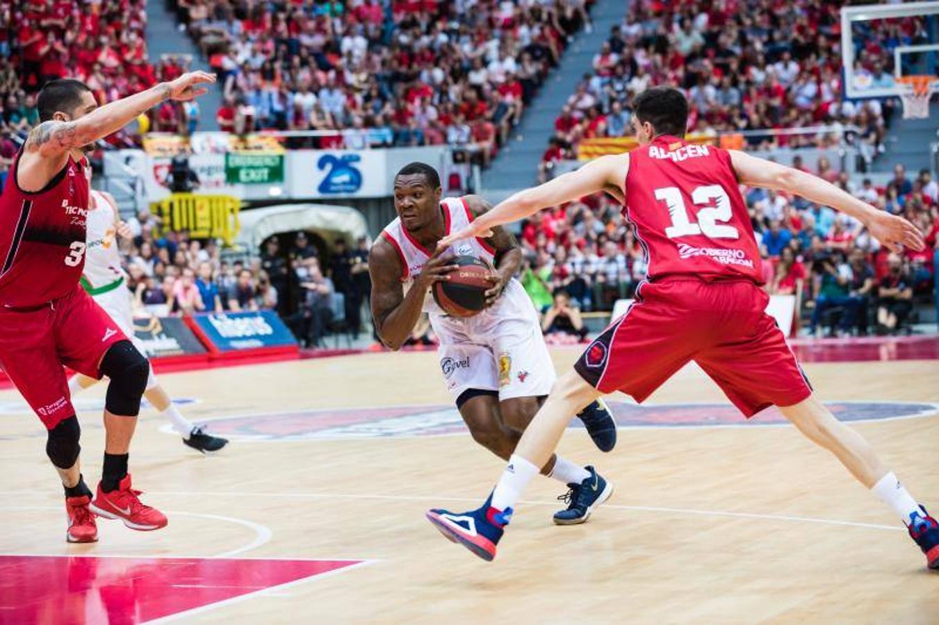 Fotos: Las imágenes del Zaragoza-Baskonia