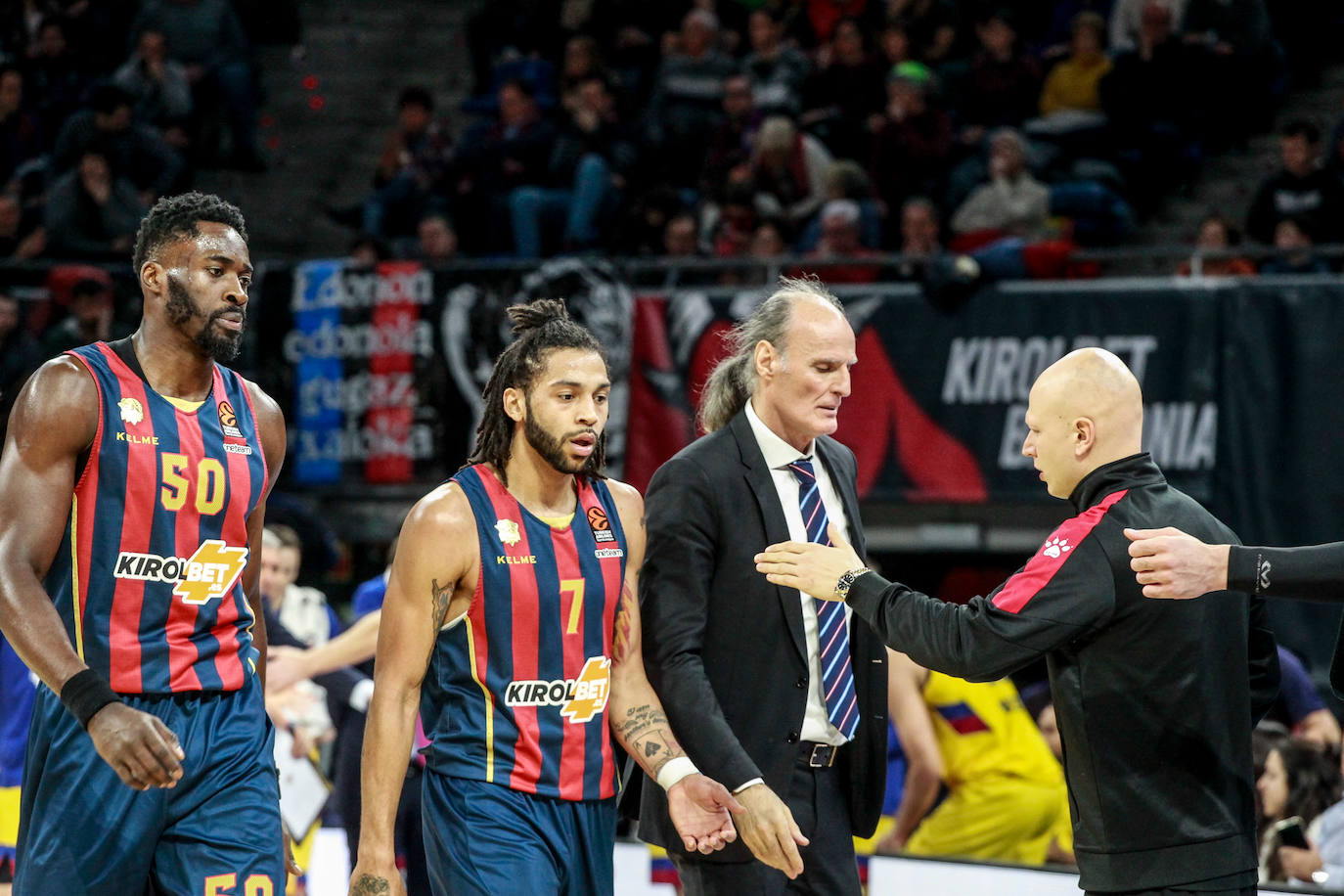 Fotos: Las mejores imágenes del Baskonia - Barcelona de Euroliga 2019