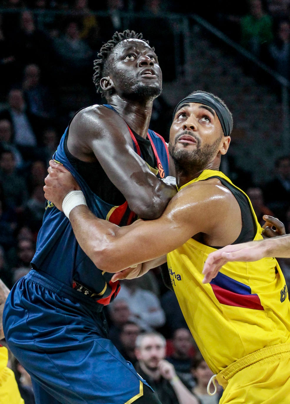 Fotos: Las mejores imágenes del Baskonia - Barcelona de Euroliga 2019