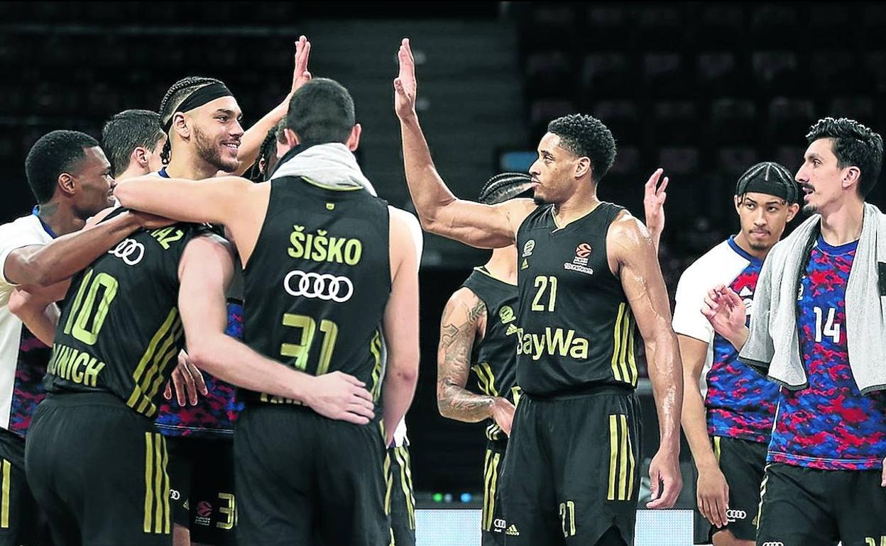 Los jugadores del Bayern celebran la victoria ante el Efes, lograda hace dos jornadas en el Audi Dome. 