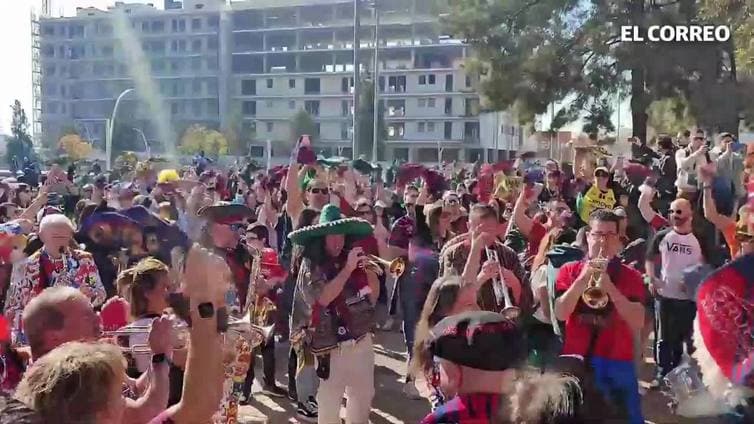 El baskonismo inunda de fiesta la Copa del Rey con su kalejira