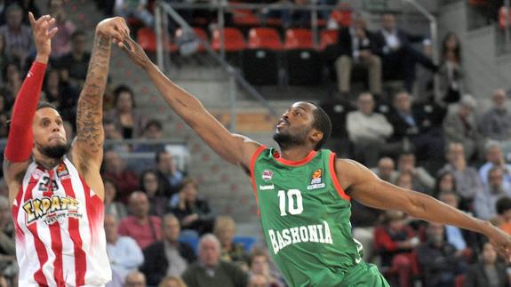 Rodrigue Beaubois regresó el jueves a las canchas después de mes y medio lesionado.