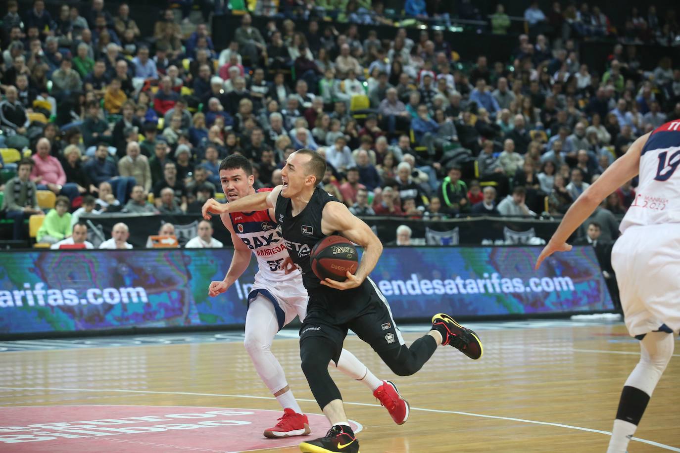 Fotos: Victoria del RETAbet Bilbao Basket ante el Manresa (88-77)