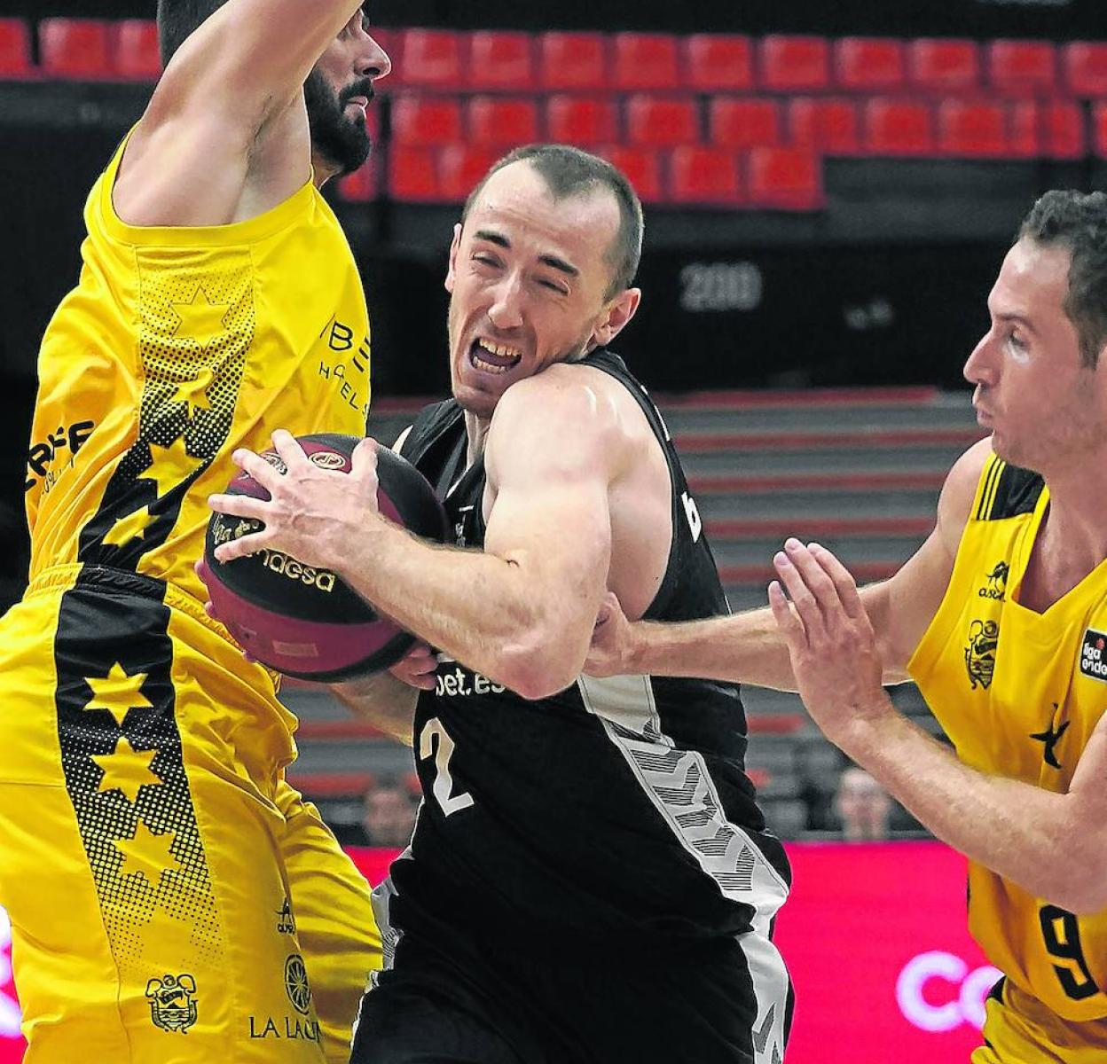 Jonathan Rousselle dirigió al Bilbao Basket y acabó con 13 puntos y 16 de valoración.