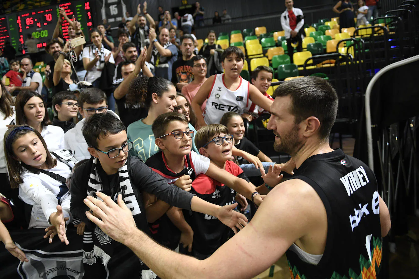 Fotos: Arrollador Bilbao Basket: el Surne gana al Betis (85-70) en Miribilla