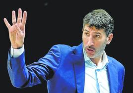 Álex Mumbrú, quien jugó anoche con el Valencia ante el Baskonia, recibe mañana en La Fonteta al Bilbao Basket.