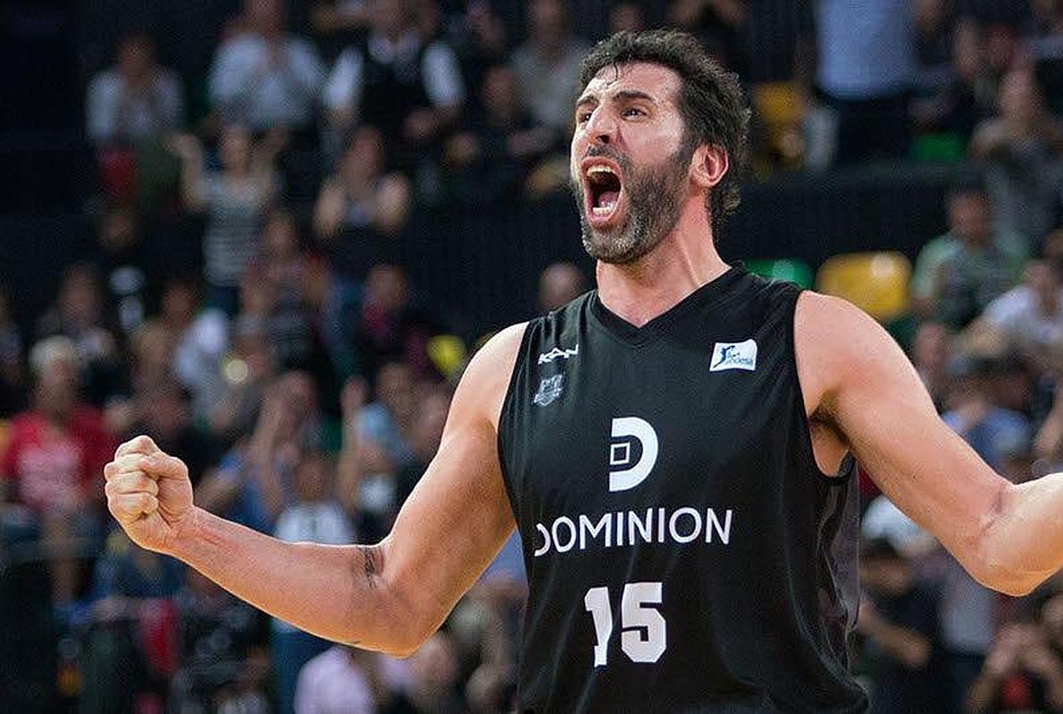 Mumbrú, "feliz y orgulloso" de su renovación con el Bilbao Basket