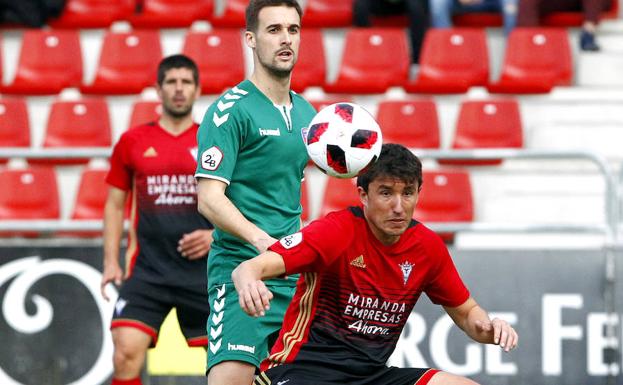 Galder Cerrajería volvió a la titularidad en liga en la última jornada ante el Leioa.. 