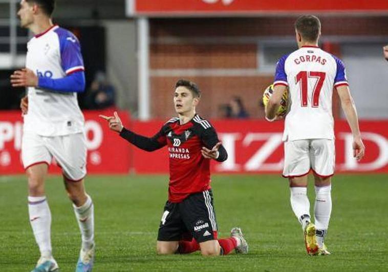 El Mirandés camaleónico sucumbe ante el líder