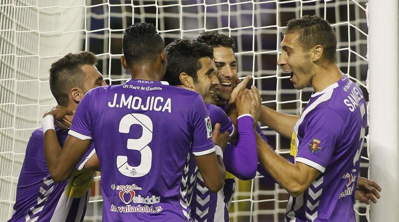 Samuel celebra con sus compañeros un gol ante el Girona. 