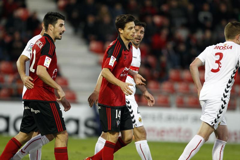 Galán exterioriza su malestar por las pérdidas de tiempo del Nástic y la permisividad arbitral. 