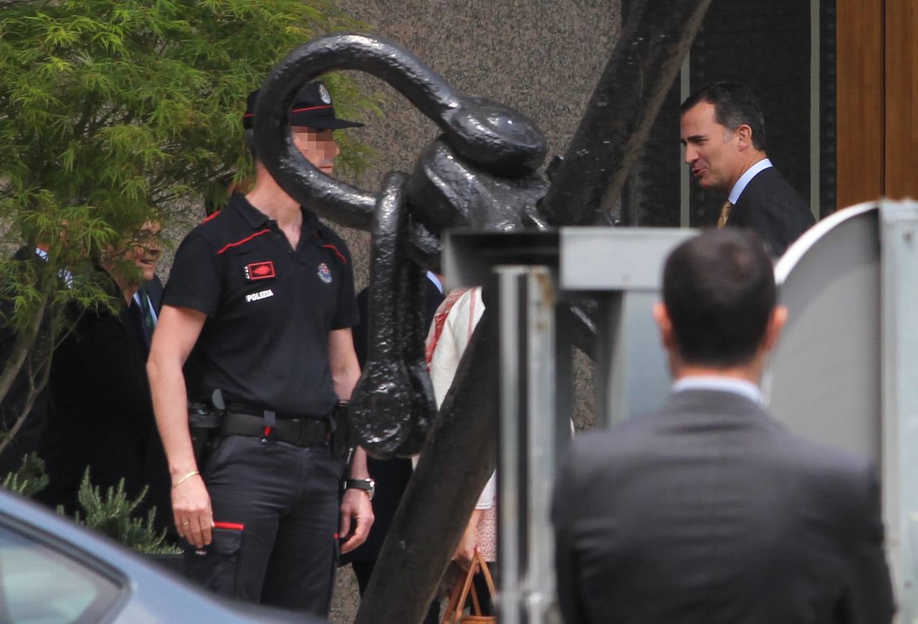 Don Felipe a su entrada al Real Club Marítimo el Abra.