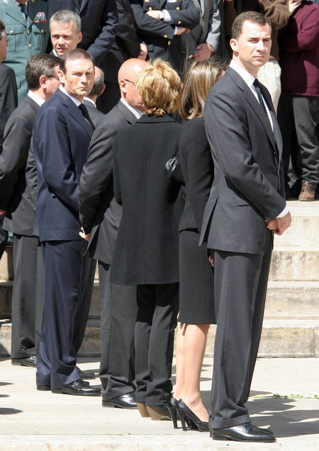 2008. Los Principes de Asturias, junto al lehendakari Juan Jose Ibarretxe y Javier Rojo, en el funeral por Juan Manuel Piñuel, agente de la guardia civil asesinado por ETA en el atentado de Legutiano.