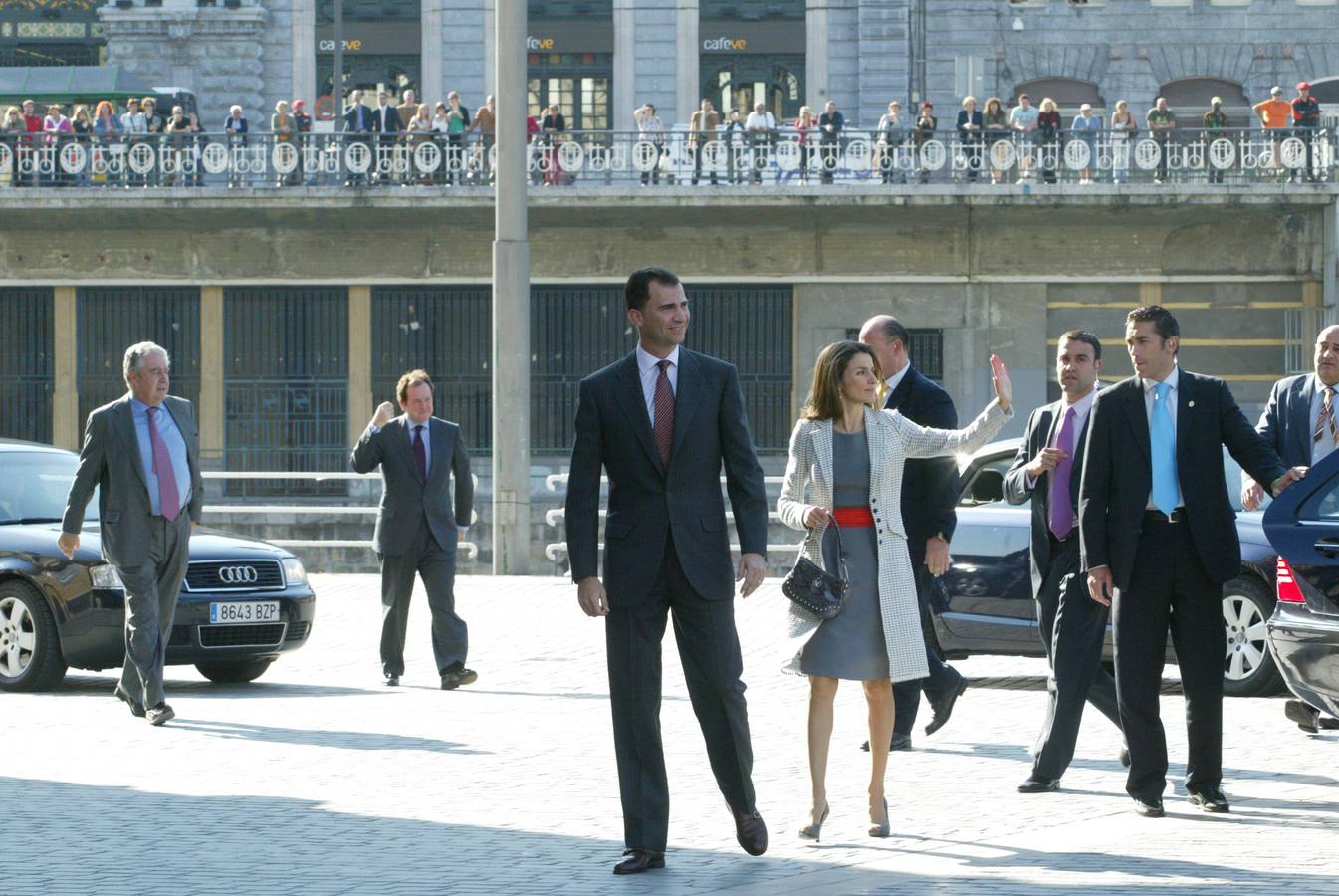 2008. Don Felipe y Doña Letizia a su llegada a Bilbao para la entrega de los premios Novia Salcedo.