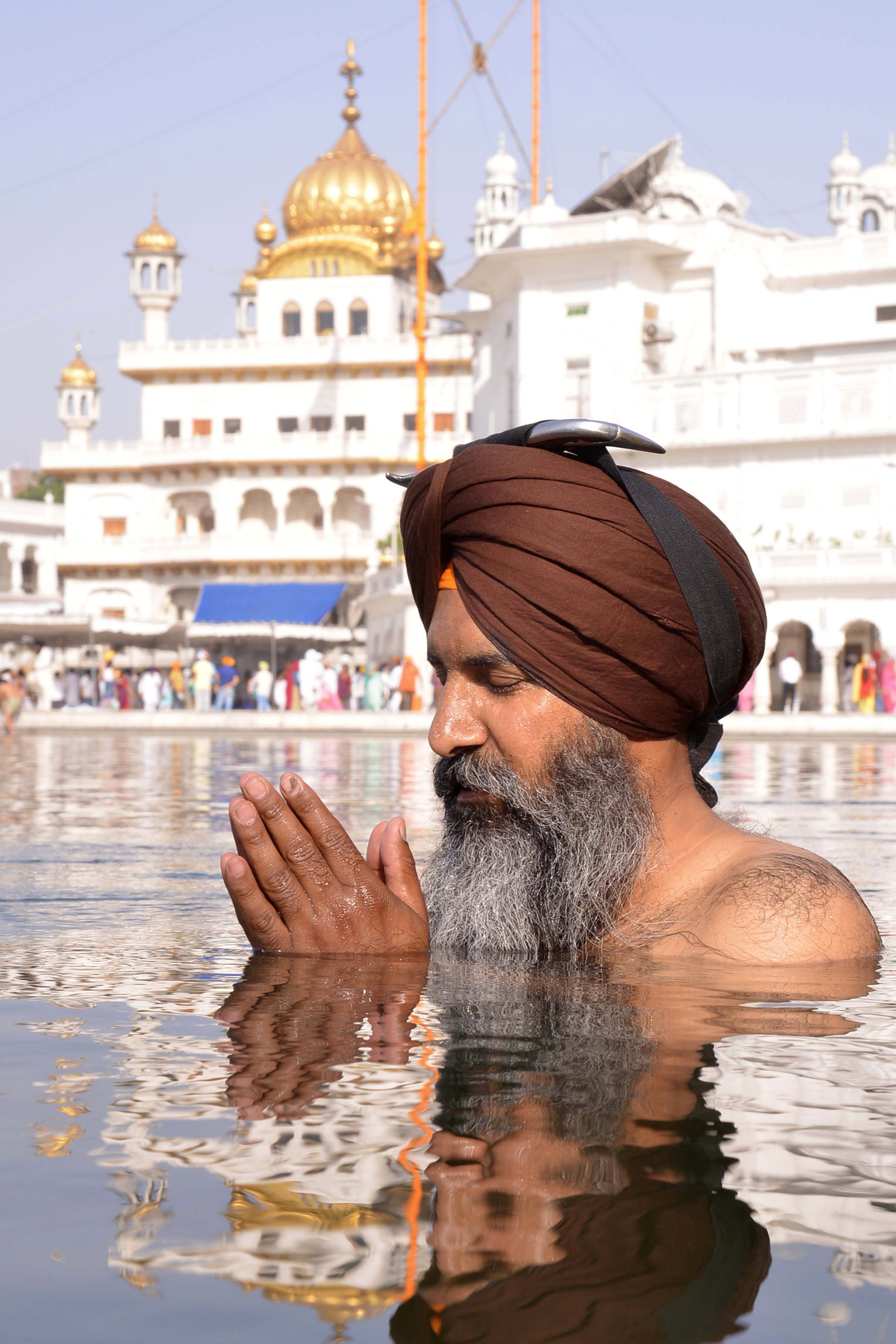 Los enfrentamientos en el Templo Dorado de India, en imágenes