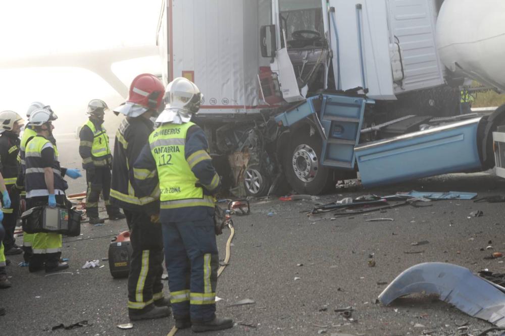 Grave accidente múltiple en la A-8 en Cabezón de la Sal