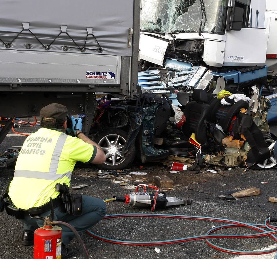 Grave accidente múltiple en la A-8 en Cabezón de la Sal