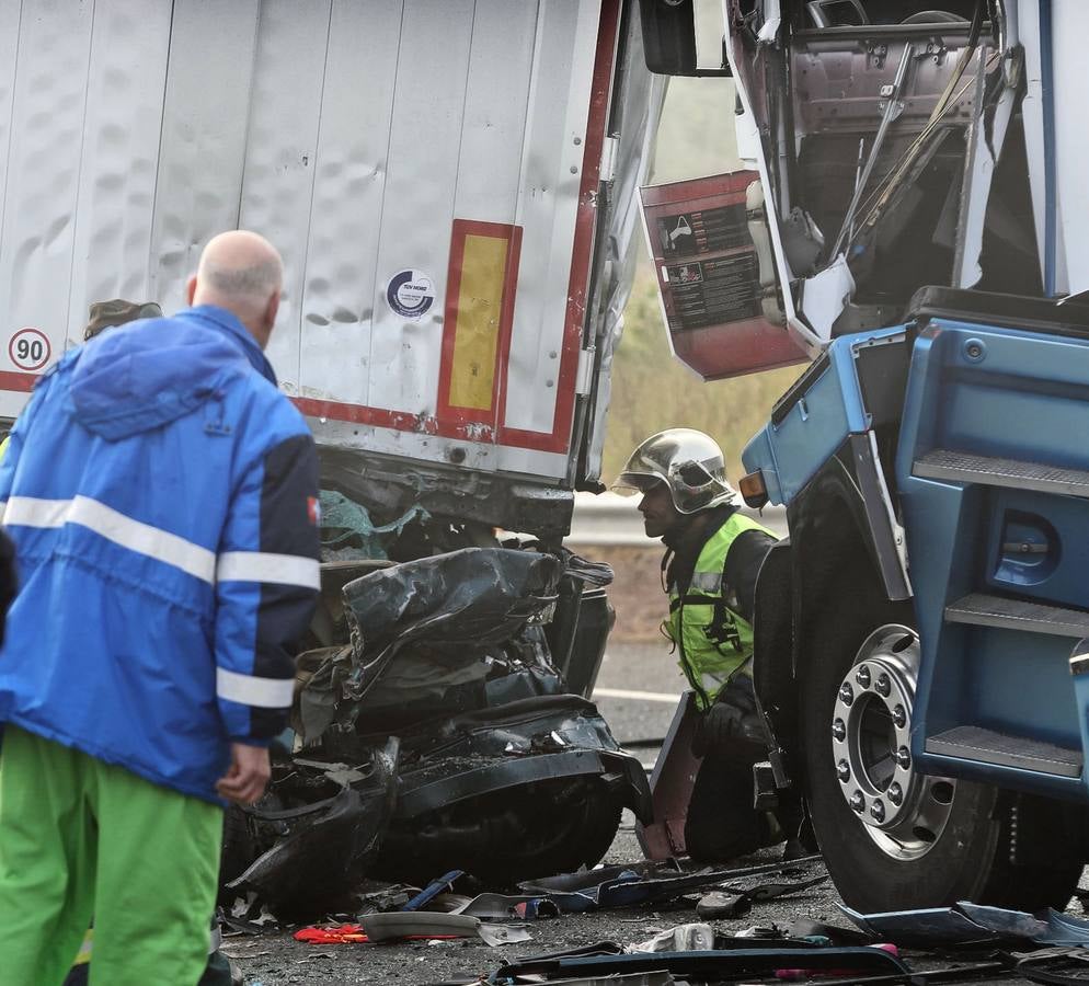 Grave accidente múltiple en la A-8 en Cabezón de la Sal