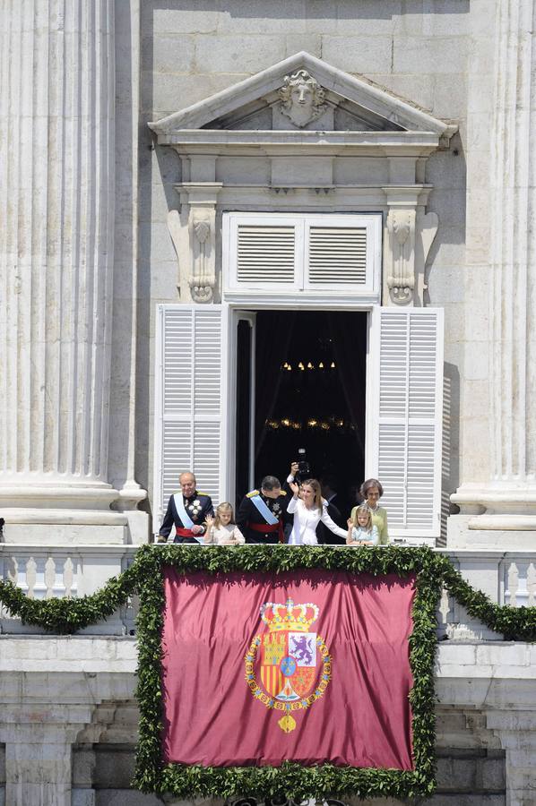 Los Reyes saludan desde el Palacio Real