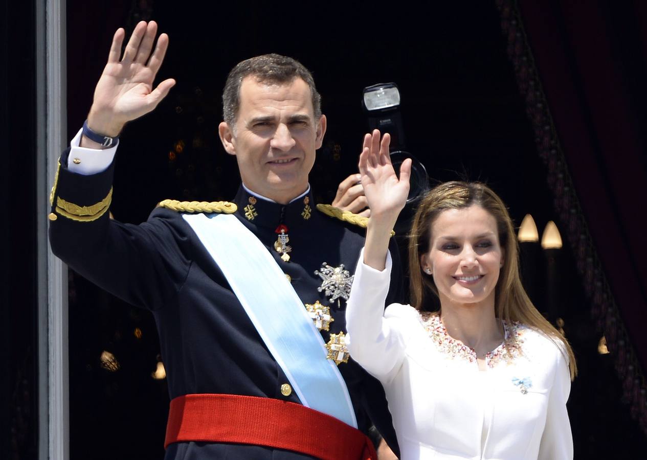 Los Reyes saludan desde el Palacio Real